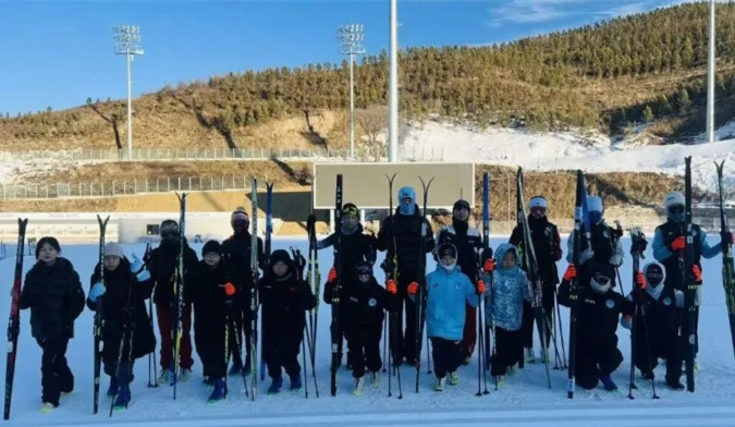 �żҿ�������ͱ�ѩ�˶�ѧУԽҰ��ѩ�ӳ����ӱ�ʡ��ʮ�߽��˶������������ԽҰ��ѩ��Ŀ