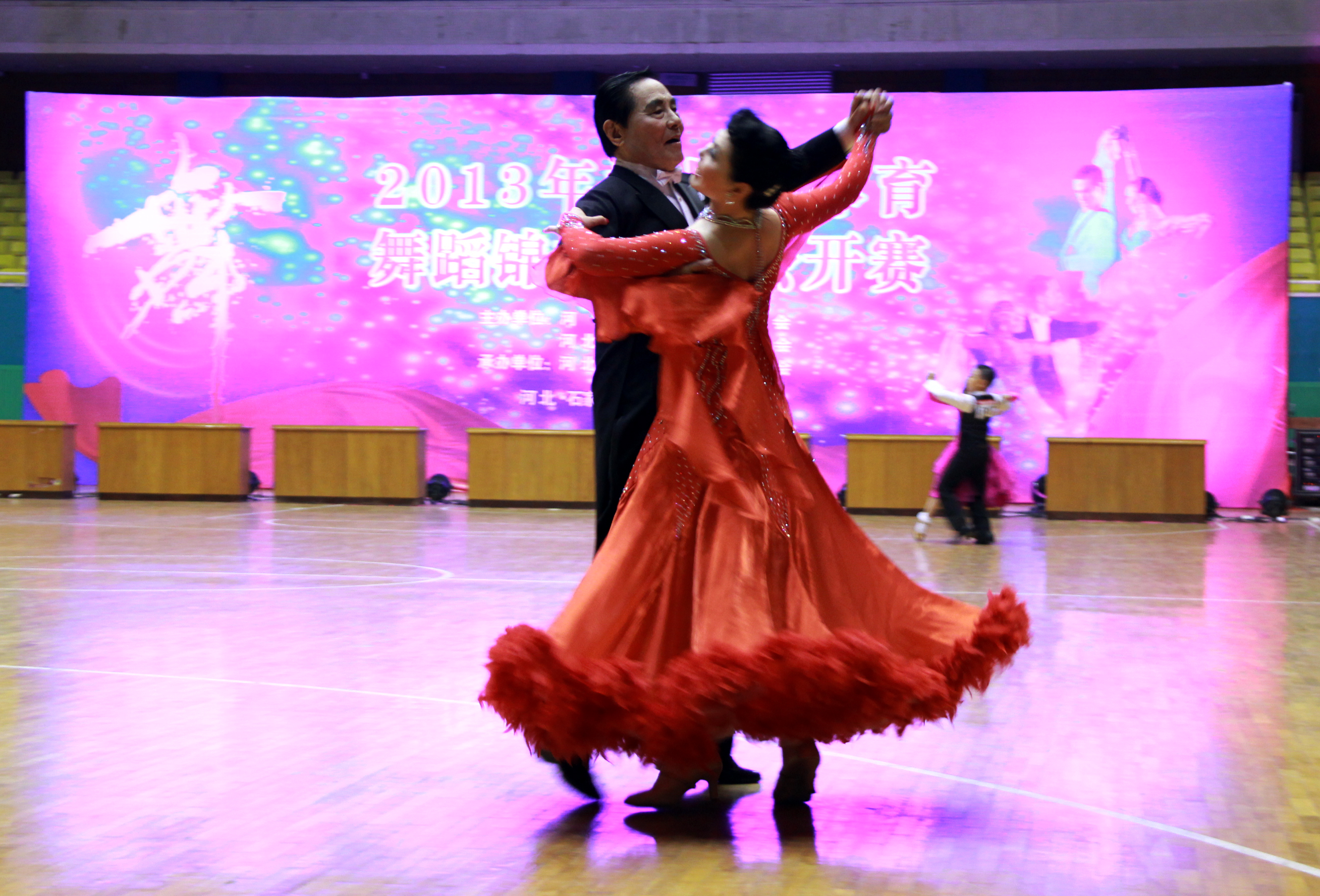 �־�����