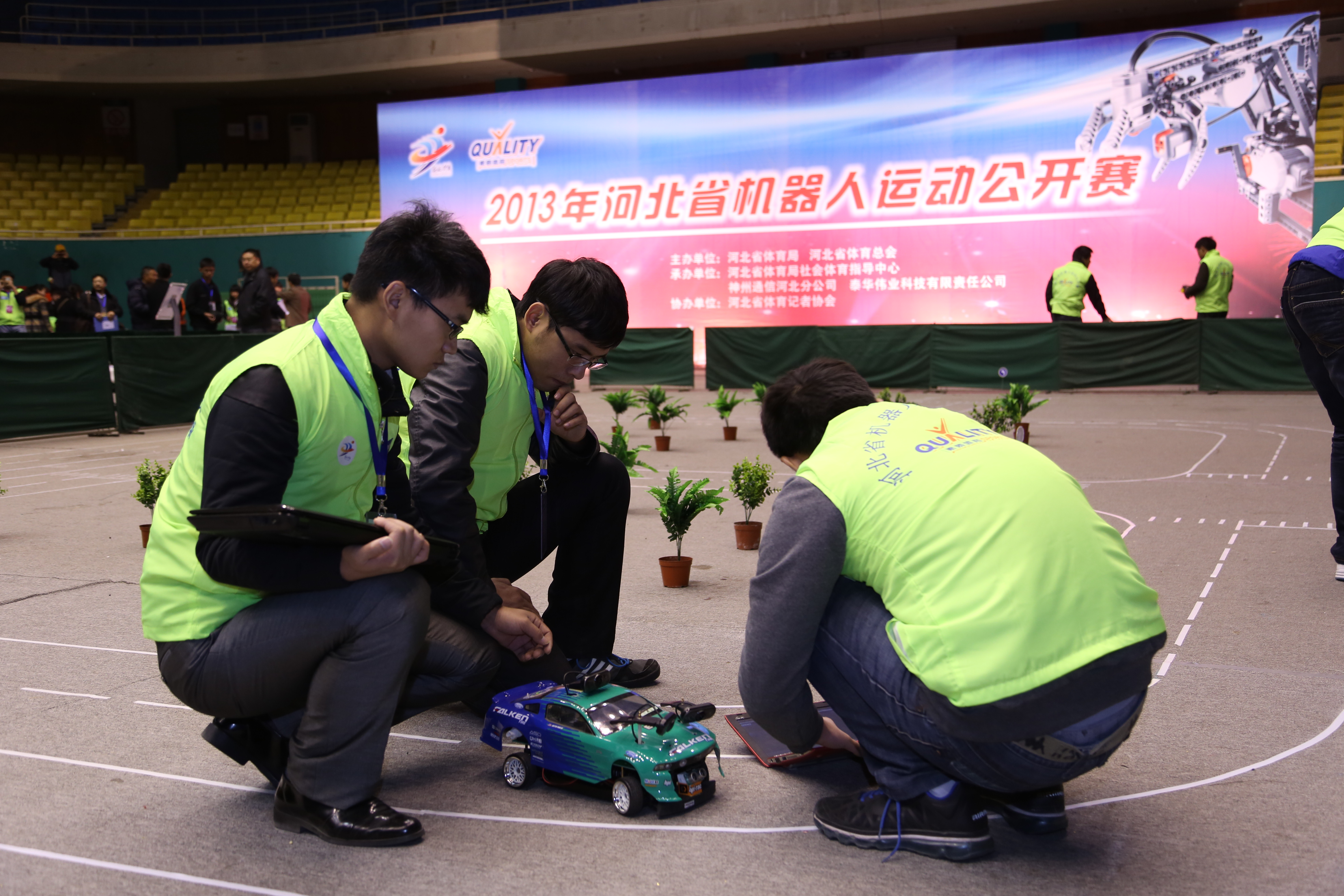 �־�����