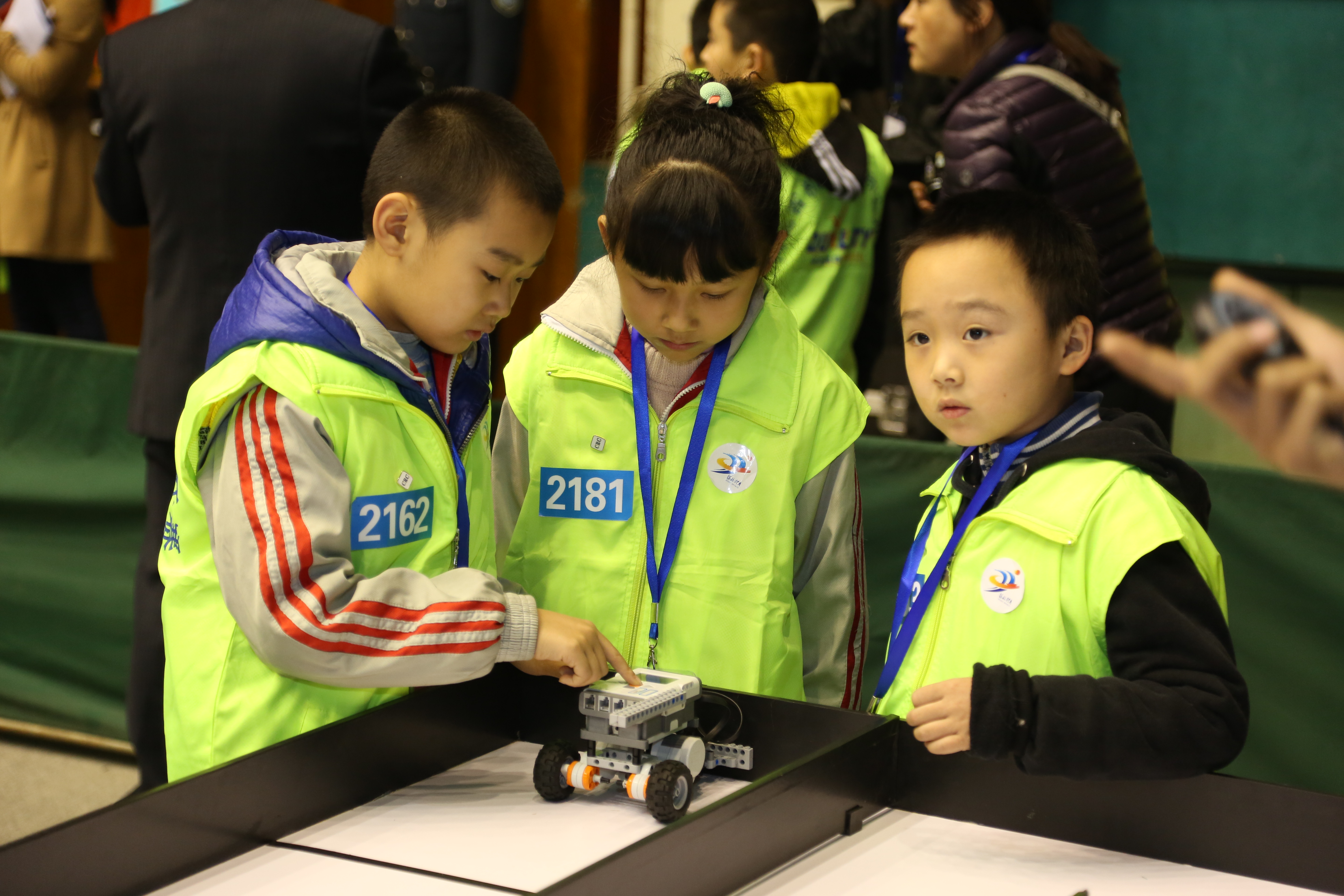 �־�����